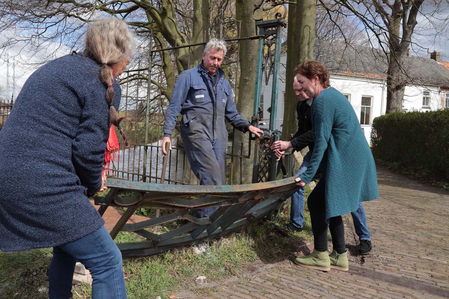 Start restauratie van het hek van Hodenpijl - 14 april 2021